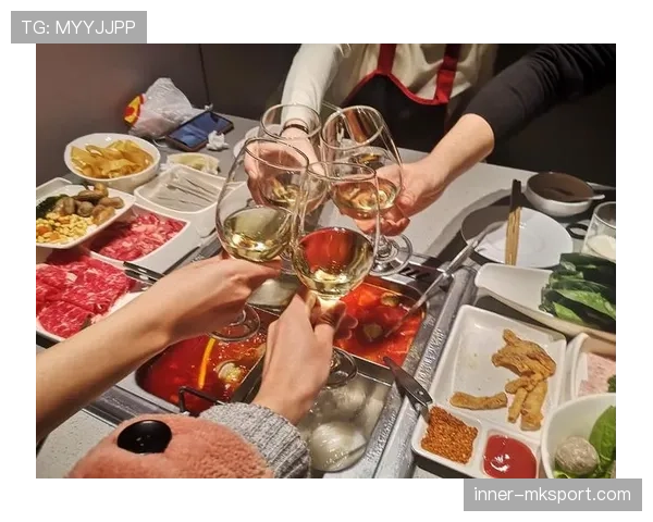 李月汝冰箱里居然藏着明星饭局的酒,平时都憋着不喝? 李月汝冰箱里居然藏着明星饭局的酒,平时都憋着不喝?